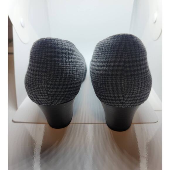Clarks Teresa Block Heel Pumps in Grey and Black Houndstooth - Picture 4 of 6
